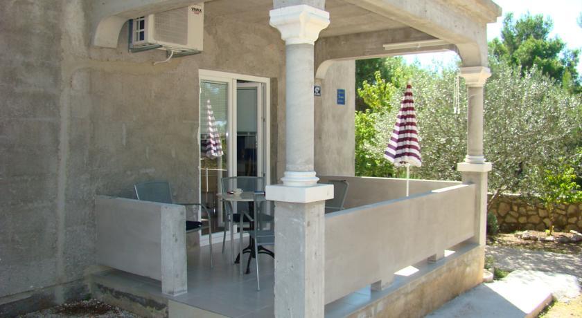 Apartments Pinus Pirovac Room photo