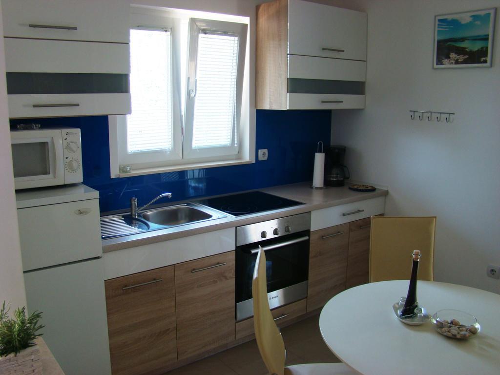 Apartments Pinus Pirovac Room photo