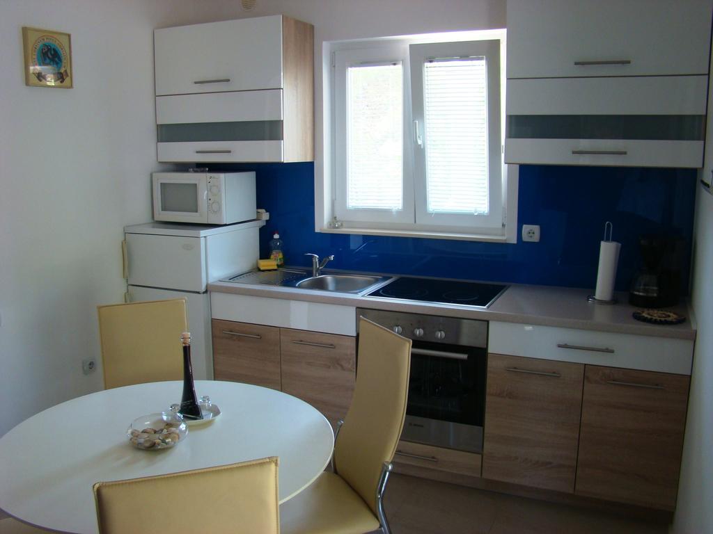 Apartments Pinus Pirovac Room photo
