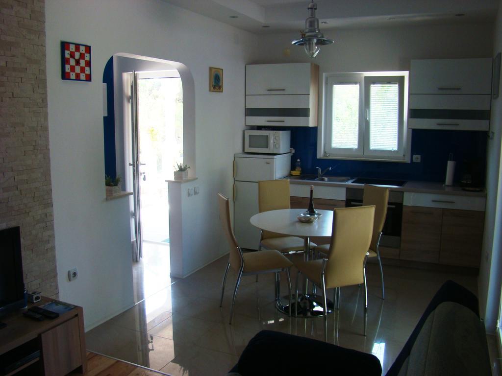 Apartments Pinus Pirovac Room photo