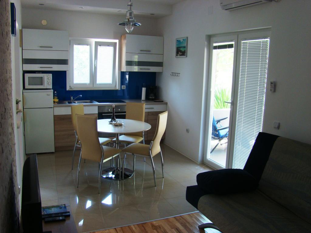 Apartments Pinus Pirovac Room photo