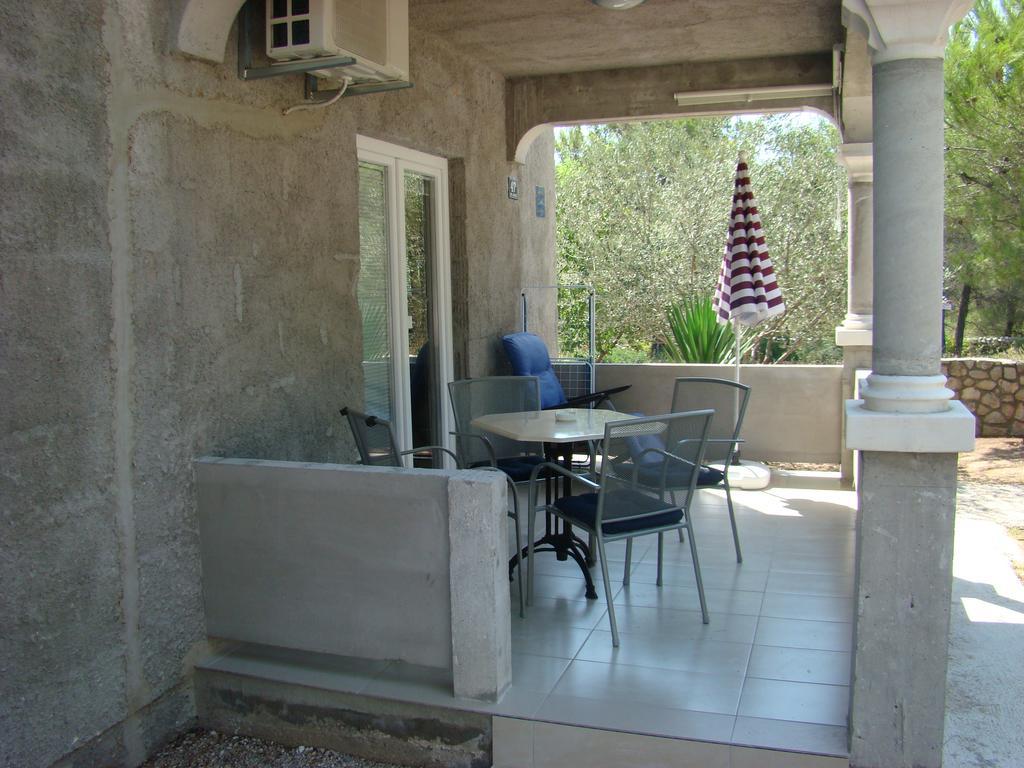 Apartments Pinus Pirovac Room photo