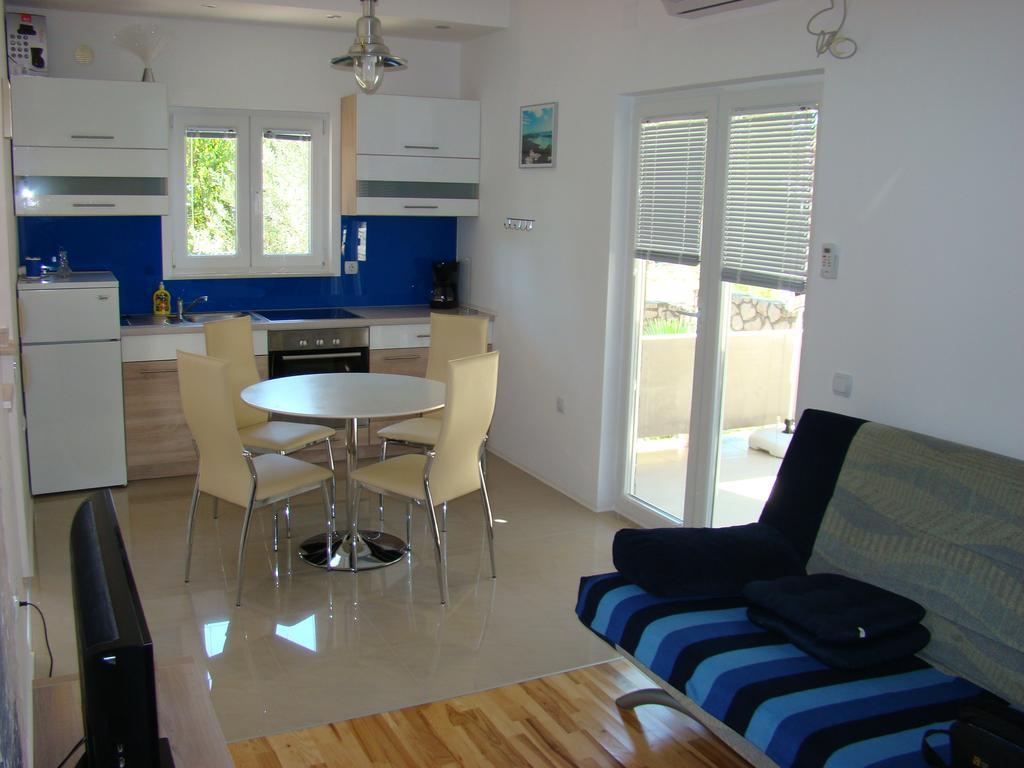 Apartments Pinus Pirovac Room photo