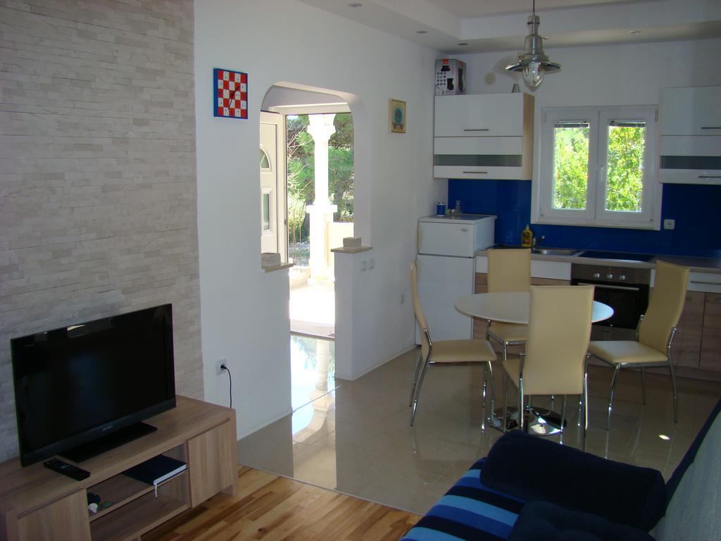 Apartments Pinus Pirovac Room photo