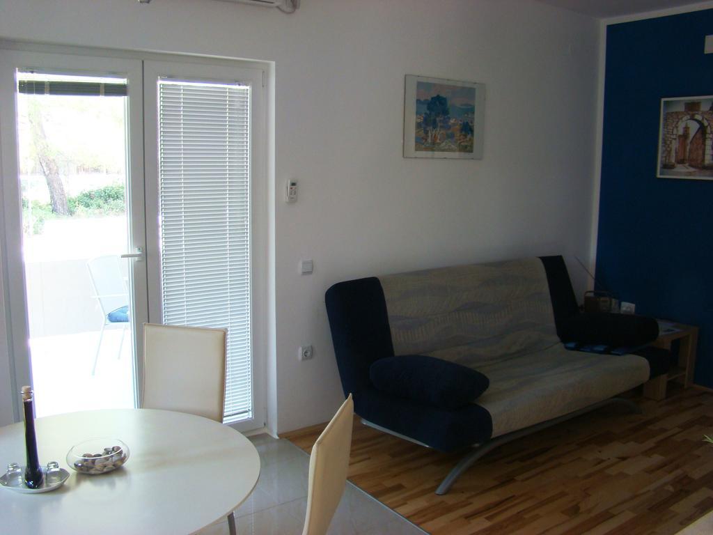 Apartments Pinus Pirovac Room photo