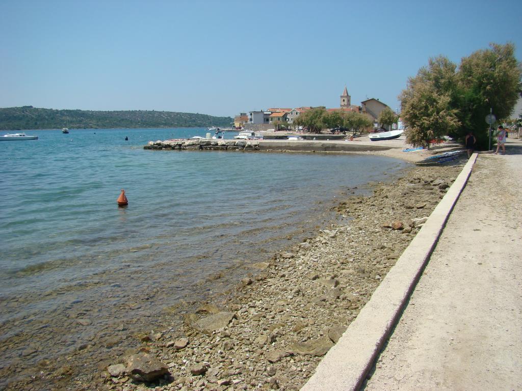 Apartments Pinus Pirovac Exterior photo