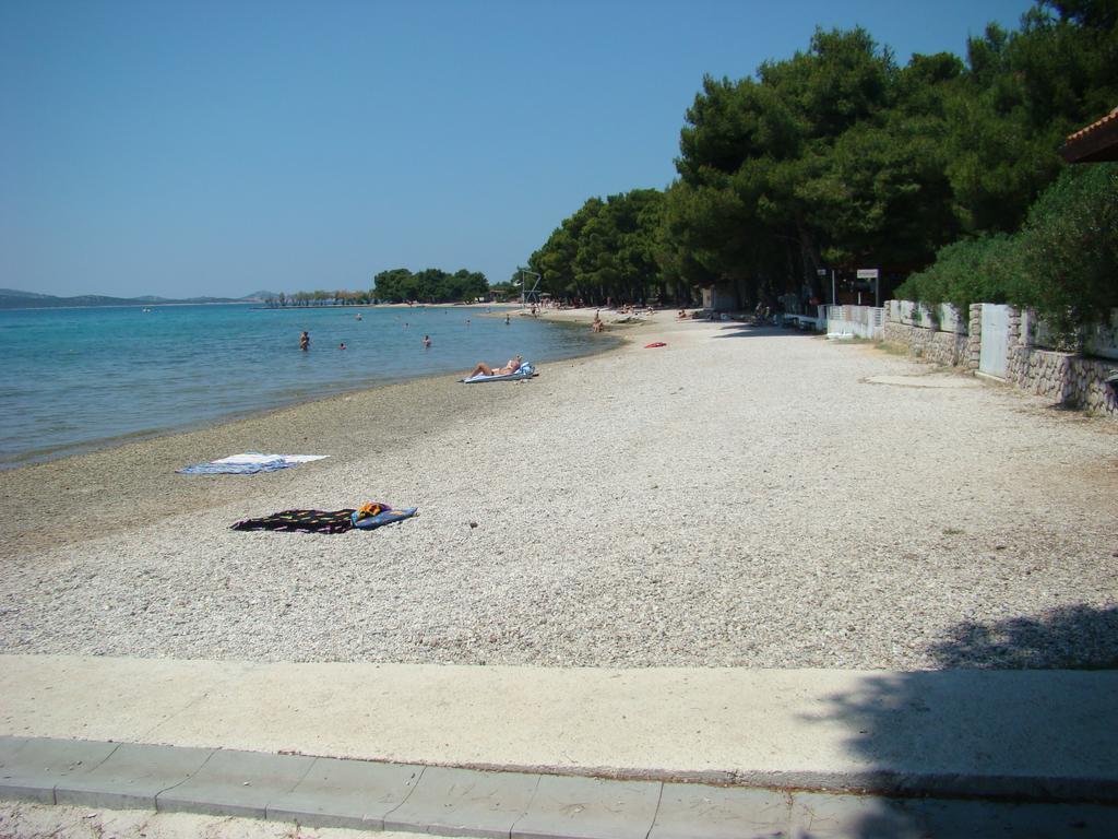 Apartments Pinus Pirovac Exterior photo